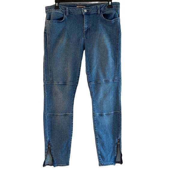 Tommy Hilfinger denim leggings with cute zippers on hem. Size 14.
C - Picture 4 of 16